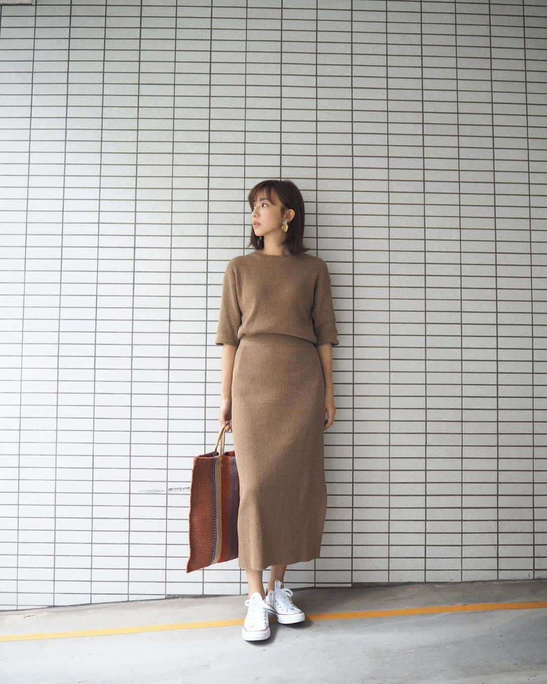 優木まおみさんのインスタグラム写真 - (優木まおみInstagram)「私服  セットアップ  ラスパイユ 靴 コンバース バッグ マイソンベンガル  でした。  明日は土曜日だっ！  どうも明日は、暑すぎず、お天気もいいみたいですね。  ピクニック日和だといいなぁ。  #私服 #fashion  #セットアップ #raspail  #靴 #converse  #バッグ #maisonbengal」5月31日 16時06分 - yukimaomi