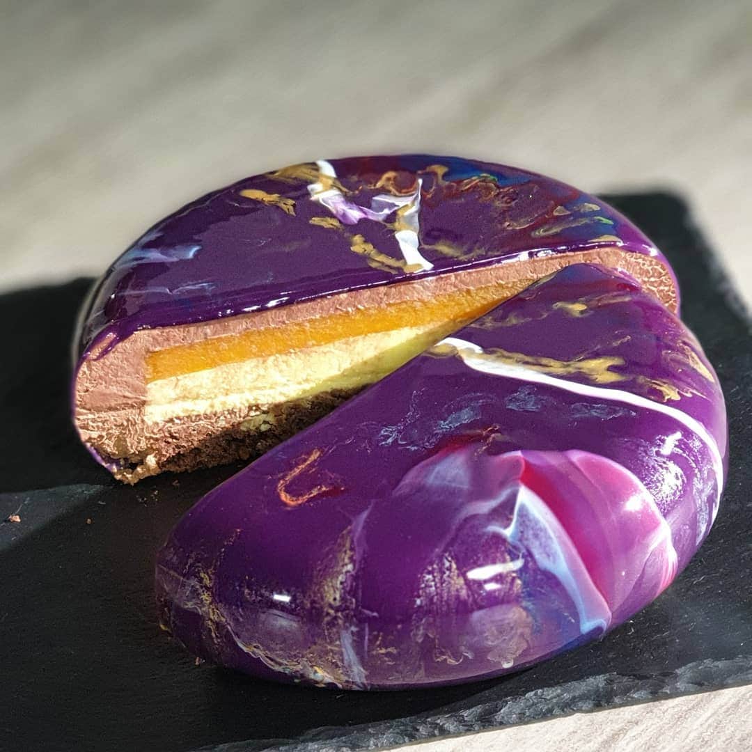 のインスタグラム：「Chocolate / mango passion fruit cake🍰🔮」