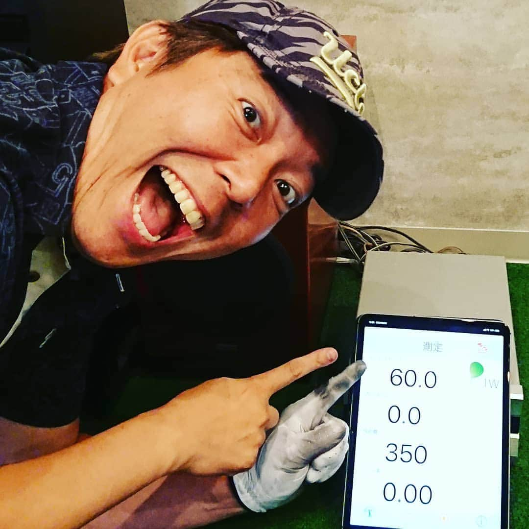 竹内弘一さんのインスタグラム写真 - (竹内弘一Instagram)「ヘッドスピード60.0m/s！出た！ 1ydでも遠くへ真っ直ぐ飛ばすために様々な練習をしますが、クラブに似た棒をできるだけはやく振る！というトレーニングもあります。そこで佐伯忍プロのご指導のもと達成できました。自分でもビックリです。ゴルフは本当に奥が深い。何歳からでも進化できます！！#golf #longdrive #ルーツゴルフ #rootsgolf #kyoto #限界への挑戦 #サラリーマンゴルファー」5月31日 16時11分 - takeuchi_koichi