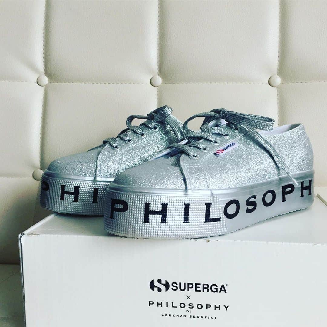 梅津有希子さんのインスタグラム写真 - (梅津有希子Instagram)「NEWスニーカー。SUPERGA×PHILOSOPHY。学校取材に履いていけないシリーズ。厚底でちょっとだけ背高くなるから、ブラバン甲子園ライブでこれ履こうかな。 #superga #スニーカー #sneaker #philosophy」5月31日 16時17分 - y_umetsu