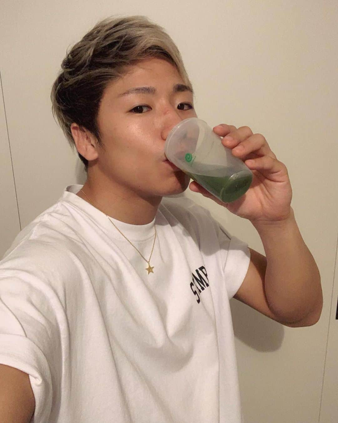 武尊さんのインスタグラム写真 - (武尊Instagram)「ユーグレナ緑汁飲み始めました🍃 ビタミン、ミネラル、アミノ酸、食物繊維など栄養素たっぷりで腸内環境も整えてくれます！是非！！ @euglenaonline #ユーグレナ #ユーグレナの緑汁 #緑汁 #ミドリムシ #59種類の栄養素 #栄養 #美容 #ダイエット #食物繊維 #デトックス #美腸 #腸活 #美肌 #石垣産ユーグレナ #PR」5月31日 16時20分 - k1takeru