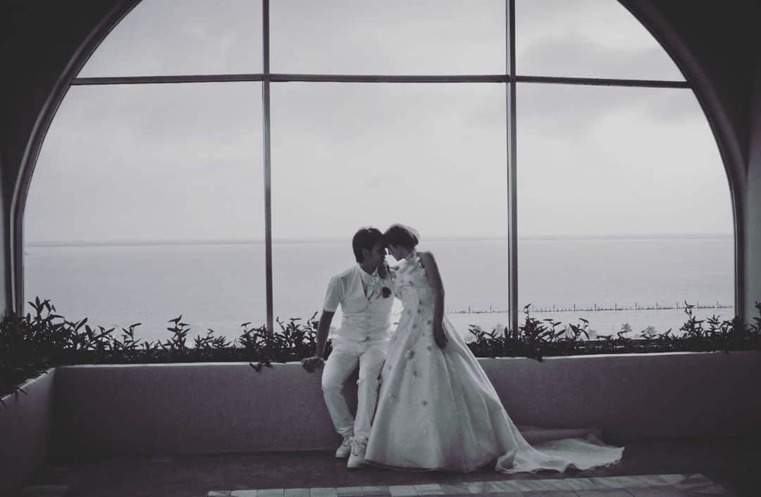 長尾麻由のインスタグラム：「5月31日は結婚記念日♡ 写真はメキシコのカンクンに新婚旅行に行った時のです。 これからも宜しくね。  さ、今から、またシーズンオフのお楽しみの旅に出ます✈️ #結婚記念日 #カンクンビーチ #旦那の背番号の31の日に結婚記念日#海外旅行#weddinganniversary」