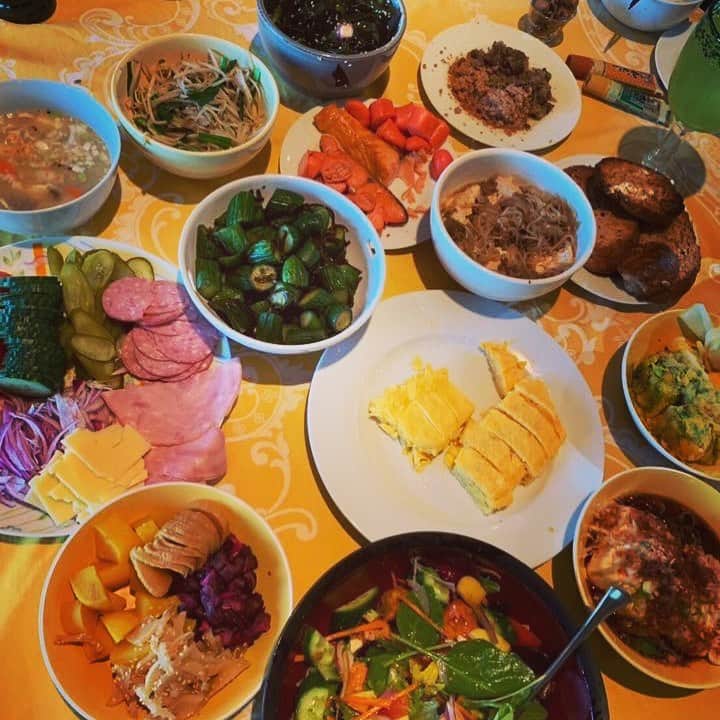 加賀美セイラのインスタグラム：「When my mom is around, this is our breakfast ♥️♥️♥️ #ママ #朝ごはん #めちゃくちゃ凄い #シェフ なんですーーーー😅💕🌈 I miss #Japanese #Food #感謝 #BestChef」