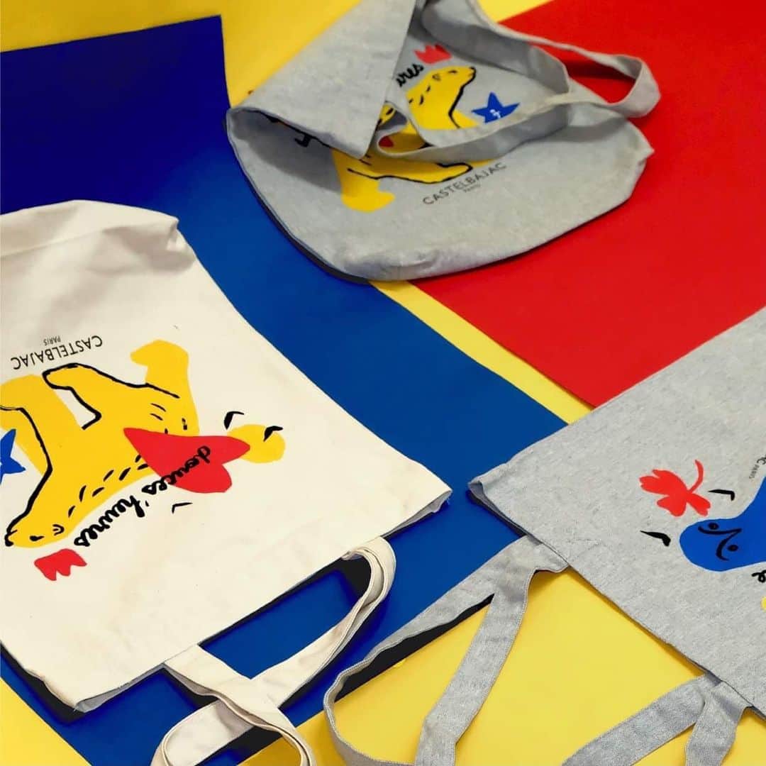のインスタグラム：「CASTELBAJAC Paris a eu l'honneur de concevoir une collection exclusive pour le #Museesdijon tout juste renové; un monument où s'unissent Art et Culture.  CASTELBAJAC Paris had the honour to conceive an exclusive collection for the #Museesdijon, barely renovated; a monument where merge Art and Culture.  #Castelbajac #HappyCulture  #Castelbajac #Paris #Patrimoine #Museesdijon #Dijon」