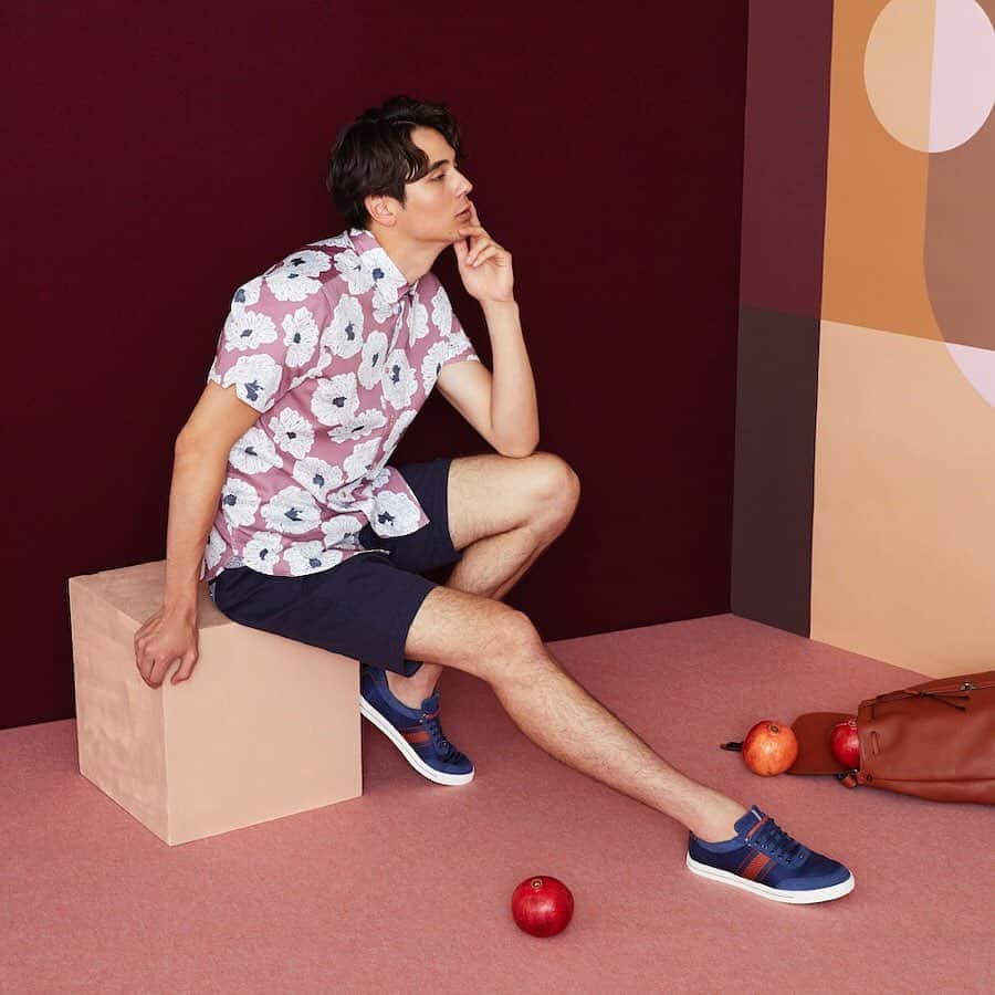 のインスタグラム：「先日撮影したTED BAKER 19ssのSNSキャンペーンが公開になりました‼️ このポストを @ted_baker #TEDBAKERJAPAN #TedtoToe をつけてリポストすると(ストーリーでも可)豪華プレゼントが当たるチャンス🕺🏻 ガンガン挑戦してみてね✊🏻🔥 . #ザクロ #tedbaker #addiction」