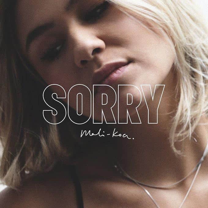 Mali-Koa Hoodさんのインスタグラム写真 - (Mali-Koa HoodInstagram)「“Sorry” is out now everywhere! It’s the story of lost love and nostalgia, but it also looks at on the beauty, vulnerability and power in saying and being “Sorry”. I’ve had to be Sorry for so many things in my life, it’s so important in learning and growing.  I wrote this song it w @iamrobertharvey @joegarrettmusic @levilennox - @iam_adp  on the mix Link in bio! 😱😱😱😱」5月31日 17時10分 - malikoa
