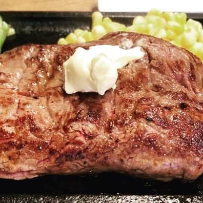 白木優子さんのインスタグラム写真 - (白木優子Instagram)「今日はジムに行って、 月一の検査に行って、 肉食って… みたいな？🤣 ハラペコステーキっていう所に行ってきた。250g, RISEの伊藤会長のサインあった！ #ハラペコステーキ #RISE」5月31日 17時11分 - yuko_shiraki_official