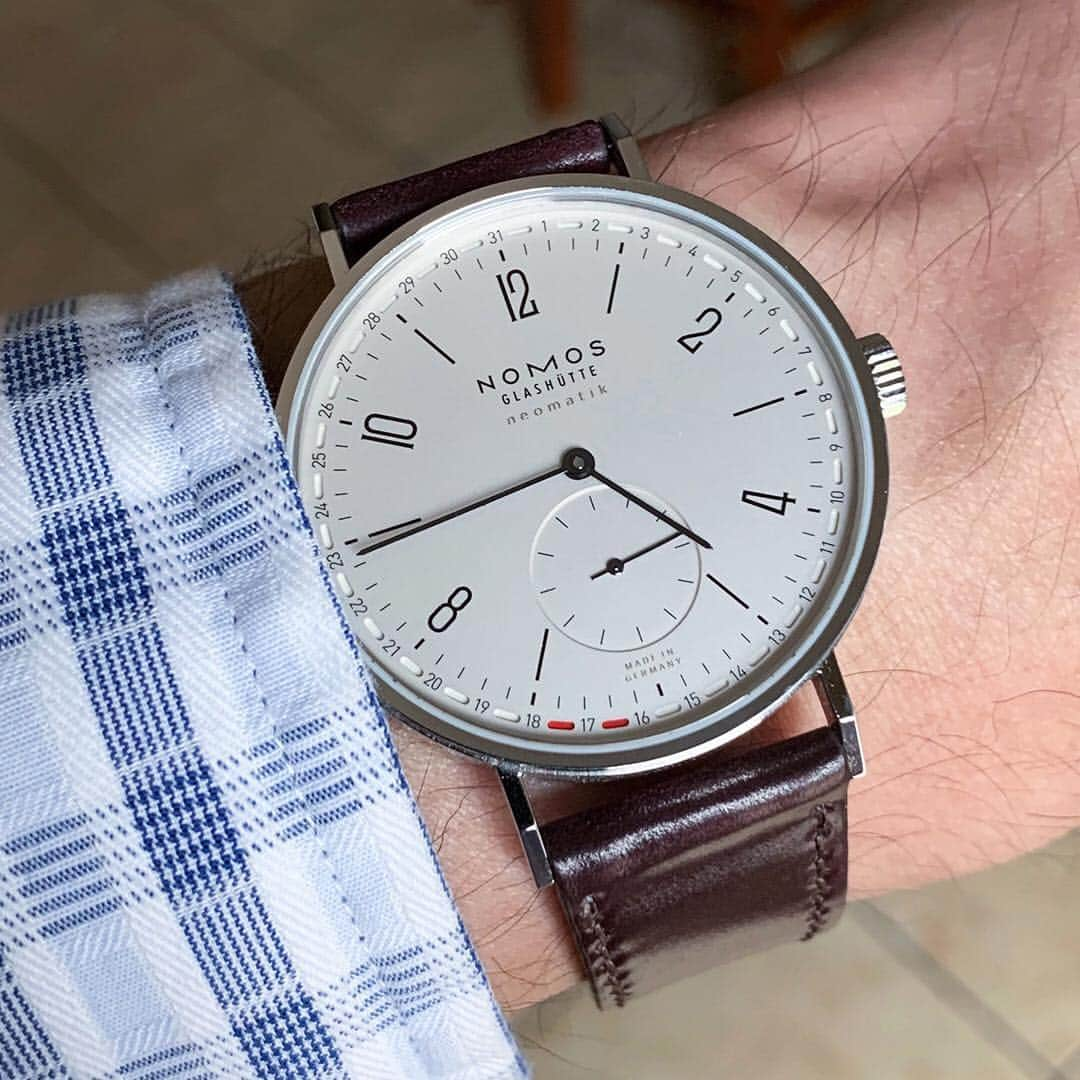 ノモスさんのインスタグラム写真 - (ノモスInstagram)「One of our all-time favorites: Tangente. Thanks for sharing this wristshot, @palletsandpinions!  #nomos #nomostangente #watch #watches #watchesofinstagram #watchfam #watchuseek #watchmania #watchlove #bauhauswatch #bauhaus #award #awardwinning #clock #horology #timepiece #timepieces #neomatik #duw6101 #mynomos」5月31日 17時27分 - nomos_glashuette