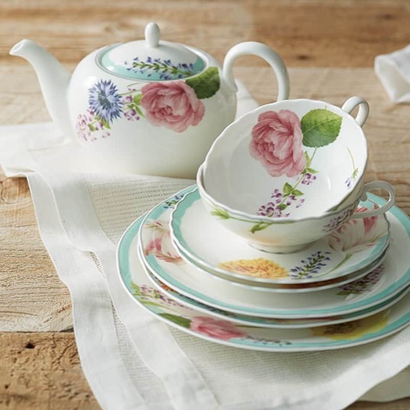 のインスタグラム：「Noritake and Okura will be hosting a fair for Western dinnerware and traditional Japanese industrial crafts, including Edo Kiriko glasses and more, from June 7 to 16 at the Noritake store in Ginza. Okura's chinaware has been used by people all over the world, including the imperial family. Follow @noritake.tableware_official for more information. #ad #pr #Noritake #chinaware #afternoontea #japan #fair #teacup #Ginza #Tokyo」