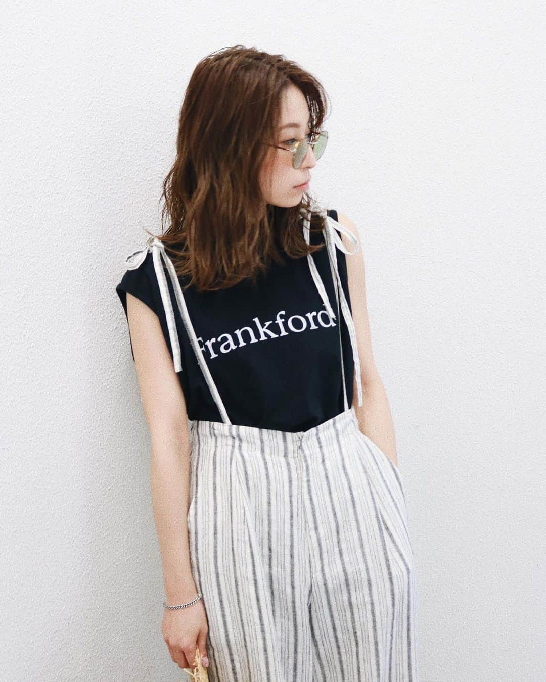 Ungridさんのインスタグラム写真 - (UngridInstagram)「. 【June item】 #サスペンダーストライプパンツ ベージュ/ブラック Fサイズ ￥10,800(tax in) . #Frankfordプリントタンクトップ オフホワイト/グレー/ブラック Fサイズ ¥4,320(tax in) . 詳しくは @ungrid_official #TOPページURLよりチェック✔︎ . #Ungrid #preorder」5月31日 17時41分 - ungrid_official