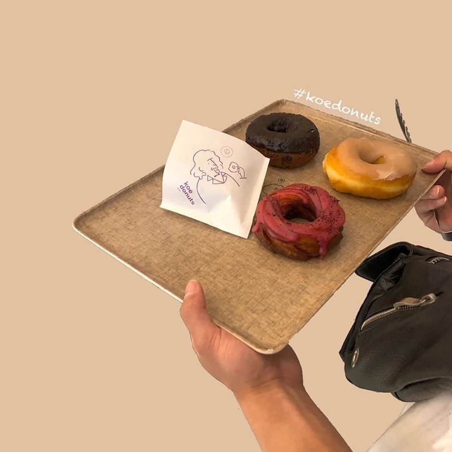 Nom de plumeさんのインスタグラム写真 - (Nom de plumeInstagram)「京都にオープンした体験型﻿ ドーナツファクトリー﻿ koe donuts 🍩💛﻿ ﻿ 素材や製造にこだわった﻿ ドーナツや、相性ピッタリな﻿ ドリンクもあるみたい🌷﻿ ﻿ キュートなイラストも話題で、﻿ ネオンの前は定番フォトスポット♡﻿ ﻿ 📍アクセス﻿ 〒604-8042﻿ 京都府京都市中京区新京極通四条上ル中之町557﻿ ﻿ ﻿ ﻿ 🎀photo by 🎀﻿ ・@_s824 ・@__aaairi__ ・@makotics ・@_o__maru ・@anju_1127 ・@qs86_hana ﻿ ﻿ ◇◇◇◇◇◇◇◇◇◇◇◇◇◇◇◇◇◇◇◇◇◇◇◇◇◇◇◇◇﻿ ﻿ #nomdeplume #koedonuts #コエドーナツ #ドーナツ #京都 #京都カフェ ﻿ ﻿#kyoto #お洒落さんと繋がりたい #タピオカ #ミルクティー」5月31日 17時38分 - nomde_official