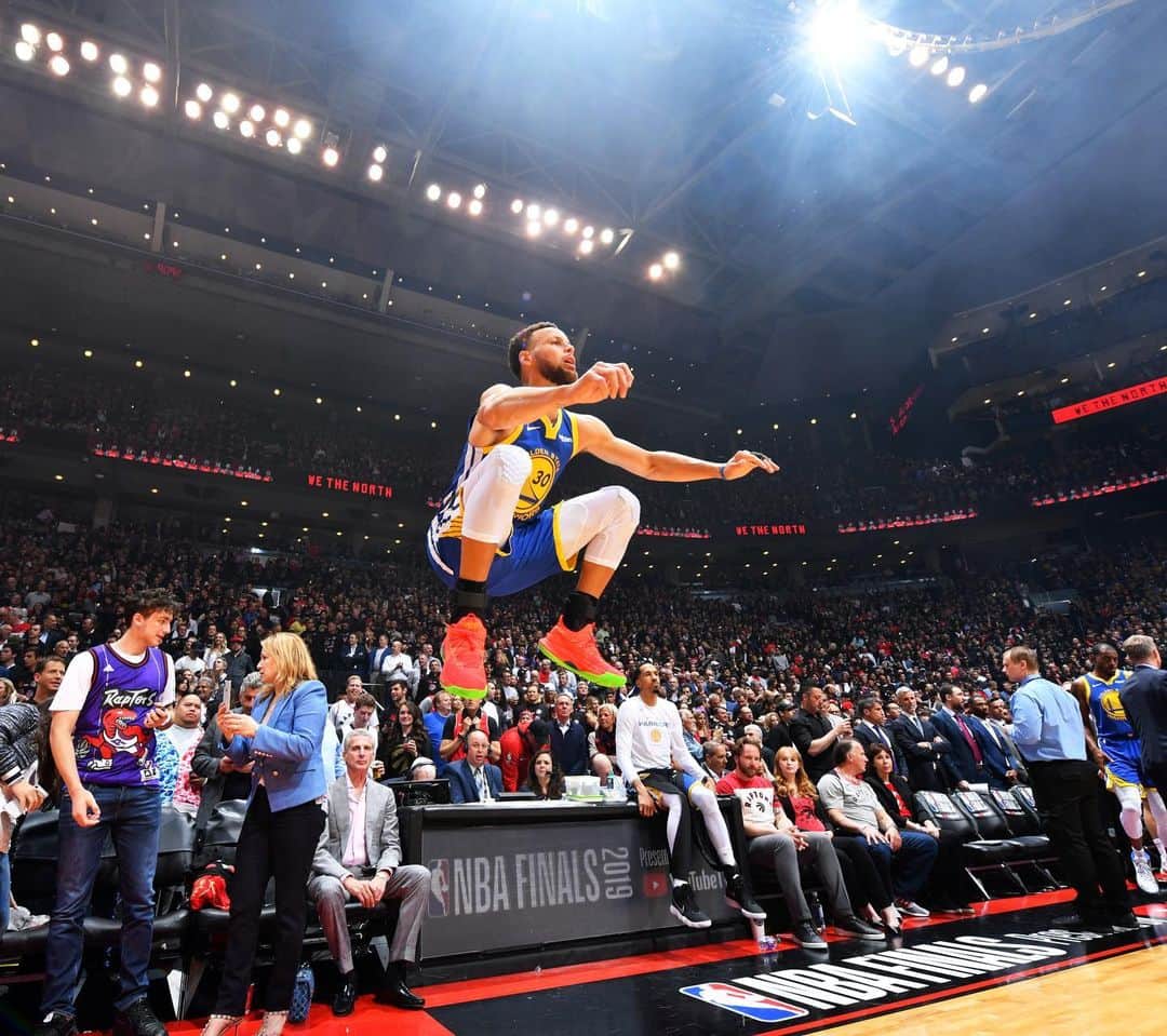 NBAさんのインスタグラム写真 - (NBAInstagram)「📸 The @raptors strike first! 📸 #NBAFinals」5月31日 17時50分 - nba