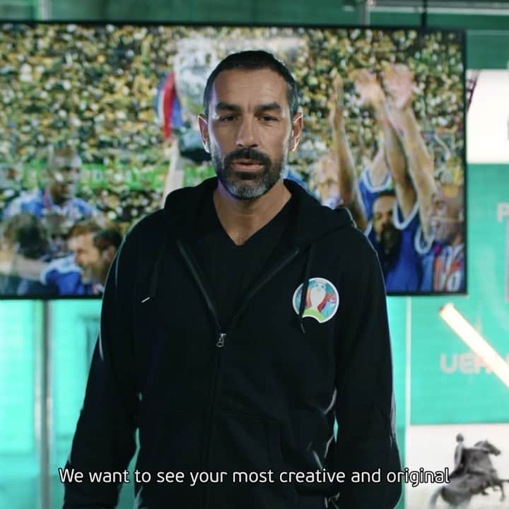 ロベール・ピレスのインスタグラム：「It was a pleasure to try out #YourMove with @tobiasfreestyle , @livcookefs and #Skillzy 🙌 We want to see your most creative and original freestyle tricks! ⚽ Upload #YourMove and you could be part of the @euro2020 Freestylers squad! 🔥 www.euro2020.com/your-move #EURO2020 #MascotTeam #FreestyleFootball」