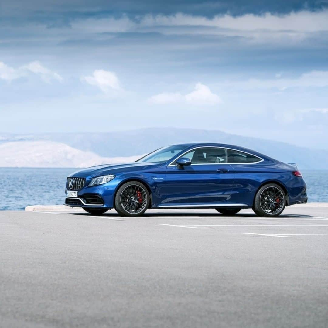 Mercedes AMGさんのインスタグラム写真 - (Mercedes AMGInstagram)「[Fuel consumption combined: 10.1 l/100km | CO2 emissions combined: 230 g/km]  Exciting & dynamic: our Mercedes-AMG C 63 S Coupé is exactly what a Friday is supposed to be.  Photo: @lumafoto for #MBsocialcar  #MercedesAMG #DrivingPerformance #CClass #C63」5月31日 18時00分 - mercedesamg