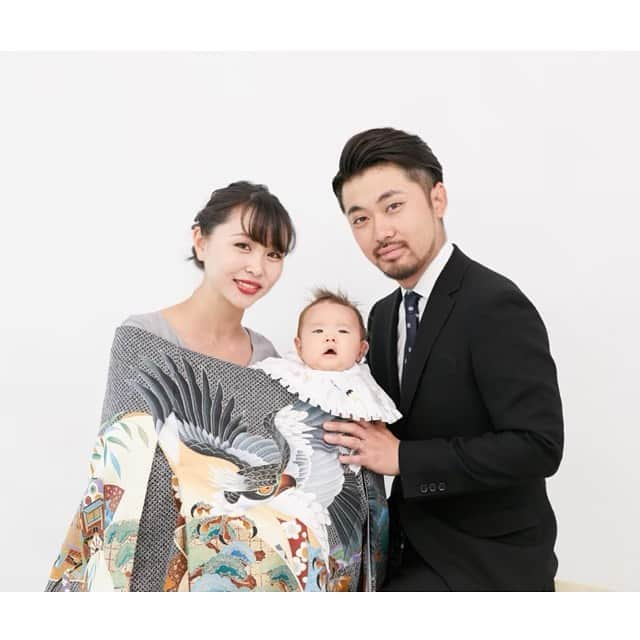 NON-Pさんのインスタグラム写真 - (NON-PInstagram)「友優心、今日で生後100日です👶🏻✨✨✨ 早いなぁ〜❣️ このままスクスク大きくなってね👶🏻❤️💋💋💋 愛してるよ〜❤️ ・ ・ #100日 #おめでとう #congrats #3months #100日記念写真 #㊗️ #祝い着 #たまひよ写真スタジオ #家族写真 #familyphoto  #産まれてきてくれてありがとう  #0220 産まれ #👶🏻 #baby #boy #family #happy #smile  #友優心 #ゆうしん #yuushin #cute #🤱🏻 #家族 #papa #mama #宝物 #mylove #iloveyou #愛してる」5月31日 18時02分 - nonp_mam