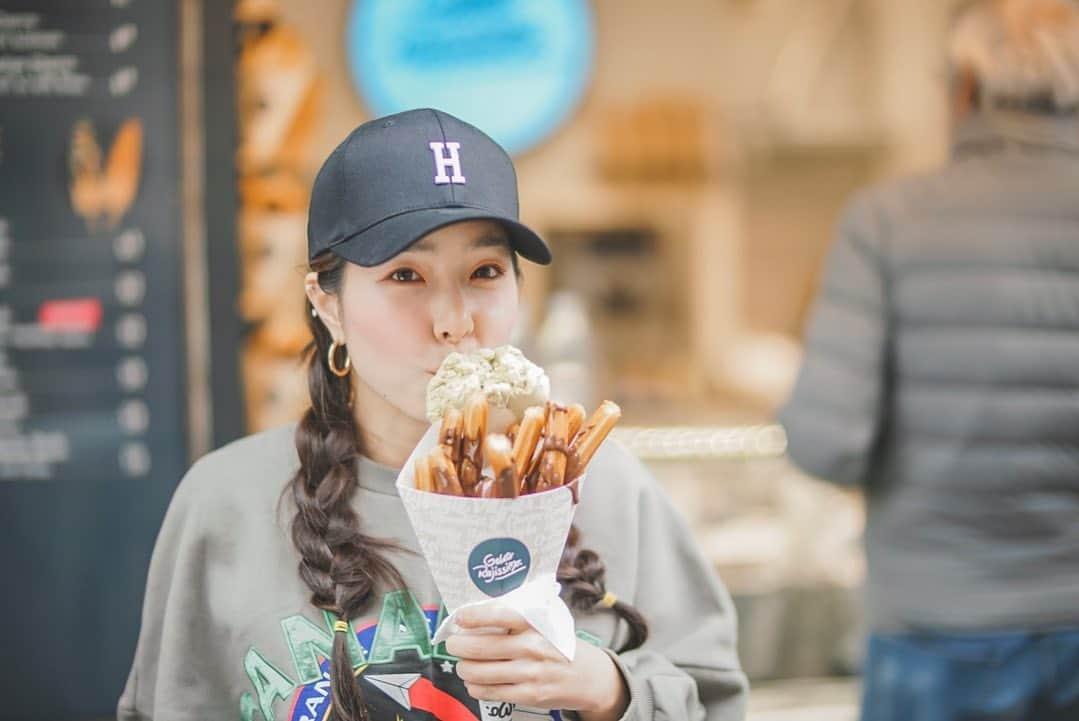 GYEON SEOさんのインスタグラム写真 - (GYEON SEOInstagram)「_* nutella churros & pistacchio gelato . . วิ่งไปก็เท่านั้นกินมากกว่าเดิม 😬🤣 #gomdorishotz」5月31日 18時03分 - queengyeon