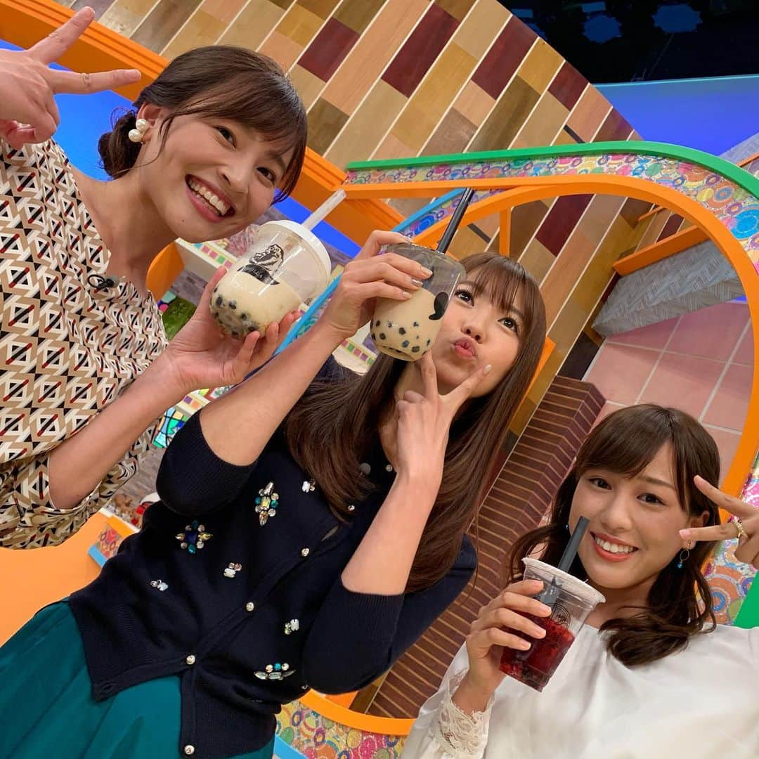 静岡朝日テレビ５chさんのインスタグラム写真 - (静岡朝日テレビ５chInstagram)「タピオカ持ってキャピキャピした写真を撮ろうとするとこうなるあさひテレビアナ陣。もう若くない…静岡でも大流行中みなさんもぜひ⚫︎ #タピオカ#とびっきり」5月31日 18時13分 - satv_5ch