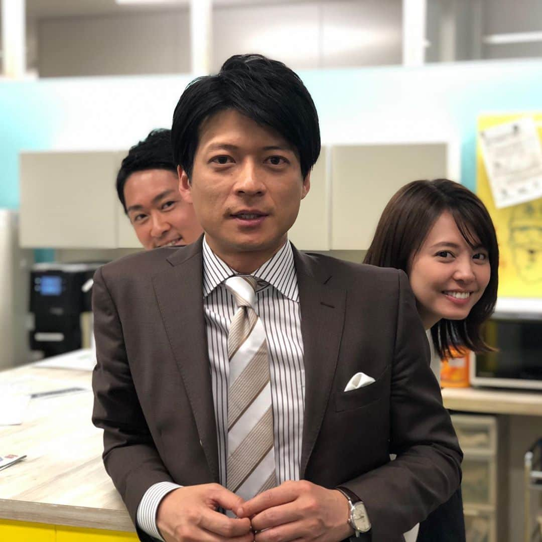 木下康太郎さんのインスタグラム写真 - (木下康太郎Instagram)「* 今週もグッディ！をご覧頂き、ありがとうございました。  本当に一週間ってあっという間ですね。  尊敬できる先輩や後輩とお仕事させて頂けることに、毎日感謝です。  それではまた来週！ せーのグッディ！  と言いたいところですが、 明日のめざましどようびも見てくださいね✌️✨ @tomo.miyazawa  #グッディ #倉田大誠 #宮澤智 #木下康太郎 #今日もたってぃーがいない #アメリカンスタイルで撮ろうと試みた一枚目 #二枚目は爽やかに #明日はめざど #フジテレビ #アナウンサー」5月31日 18時21分 - kotaro_kinoshita0906