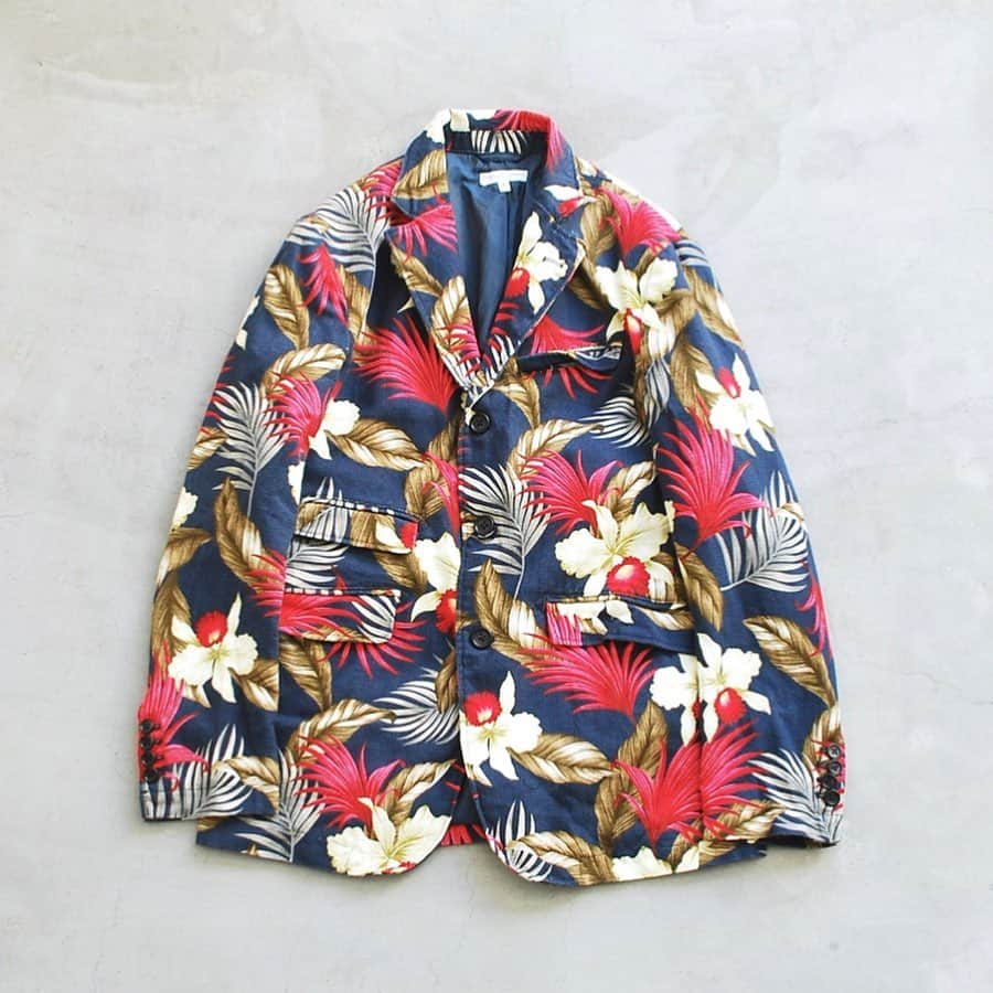 wonder_mountain_irieさんのインスタグラム写真 - (wonder_mountain_irieInstagram)「_ Engineered Garments / エンジニアードガーメンツ “Andover Jacket -Hawaiian Floral Java Cloth-” ￥60,480- _ 〈online store / @digital_mountain〉  jacket→ http://www.digital-mountain.net/shopdetail/000000009056/ _ 【オンラインストア#DigitalMountain へのご注文】 *24時間受付 *15時までのご注文で即日発送 *1万円以上ご購入で送料無料 tel：084-973-8204 _ We can send your order overseas. Accepted payment method is by PayPal or credit card only. (AMEX is not accepted)  Ordering procedure details can be found here. >>http://www.digital-mountain.net/html/page56.html _ 本店：#WonderMountain  blog>> http://wm.digital-mountain.info/blog/20190520/ _ #NEPENTHES #EngineeredGarments  #ネペンテス #エンジニアードガーメンツ _ 〒720-0044  広島県福山市笠岡町4-18 JR 「#福山駅」より徒歩10分 (12:00 - 19:00 水曜定休) #ワンダーマウンテン #japan #hiroshima #福山 #福山市 #尾道 #倉敷 #鞆の浦 近く _ 系列店：@hacbywondermountain _」5月31日 18時21分 - wonder_mountain_