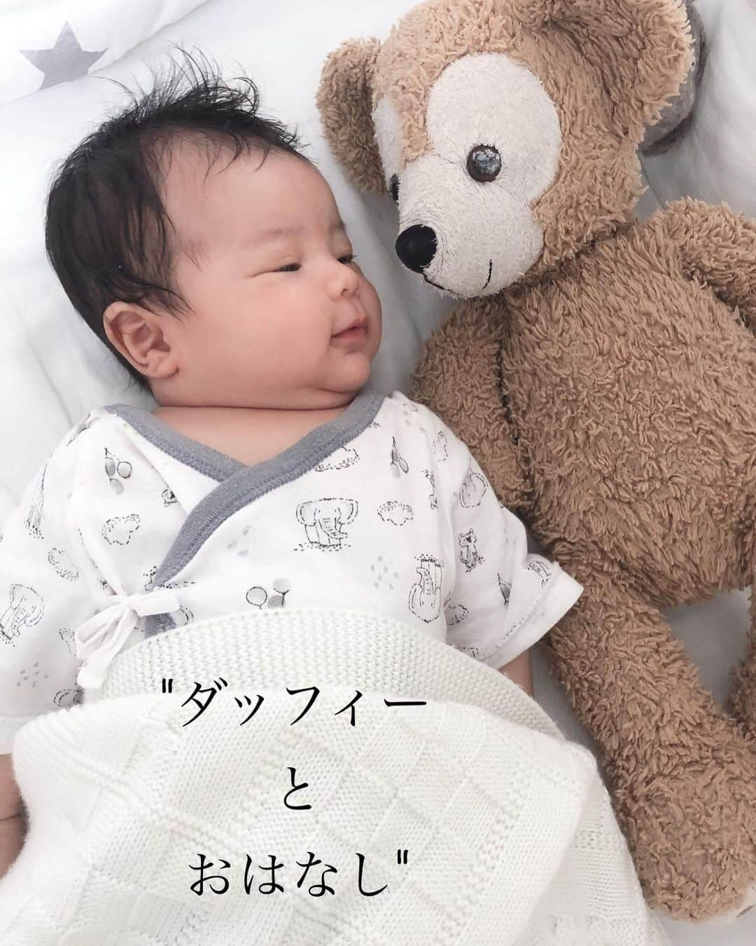 鈴木サチさんのインスタグラム写真 - (鈴木サチInstagram)「なに？なに？ なんか楽しそう😆😆 #mama #mother #model #family #kids #baby #次男 #0歳 #3きょうだい #ダッフィー #tokyo #japan」5月31日 18時33分 - sachi_suzuki