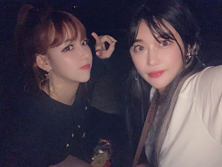 hyeriのインスタグラム：「부산은 해운대지❤️ #혜리#하연#날씨좋다☀️#밤바다#해운대#부산#커플천국#우린누구」