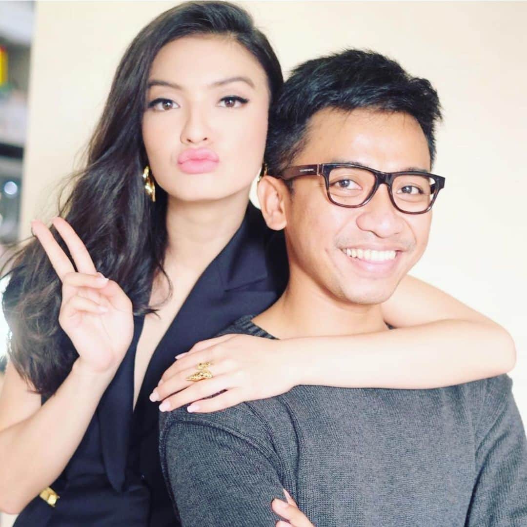 ラライン・シャーのインスタグラム：「Selamat Ulang Tahun @bubahalfian. Dari awal jadi makeup artis sampai sekarang tidak berhenti belajar untuk menjadi yang terbaik. Tetap bersinar kaka! Terima kasih atas kasih sayangnya dari awal persahabatan dan bekerjasama. Semoga semua yang diimpikan jadi nyata. ❤️」
