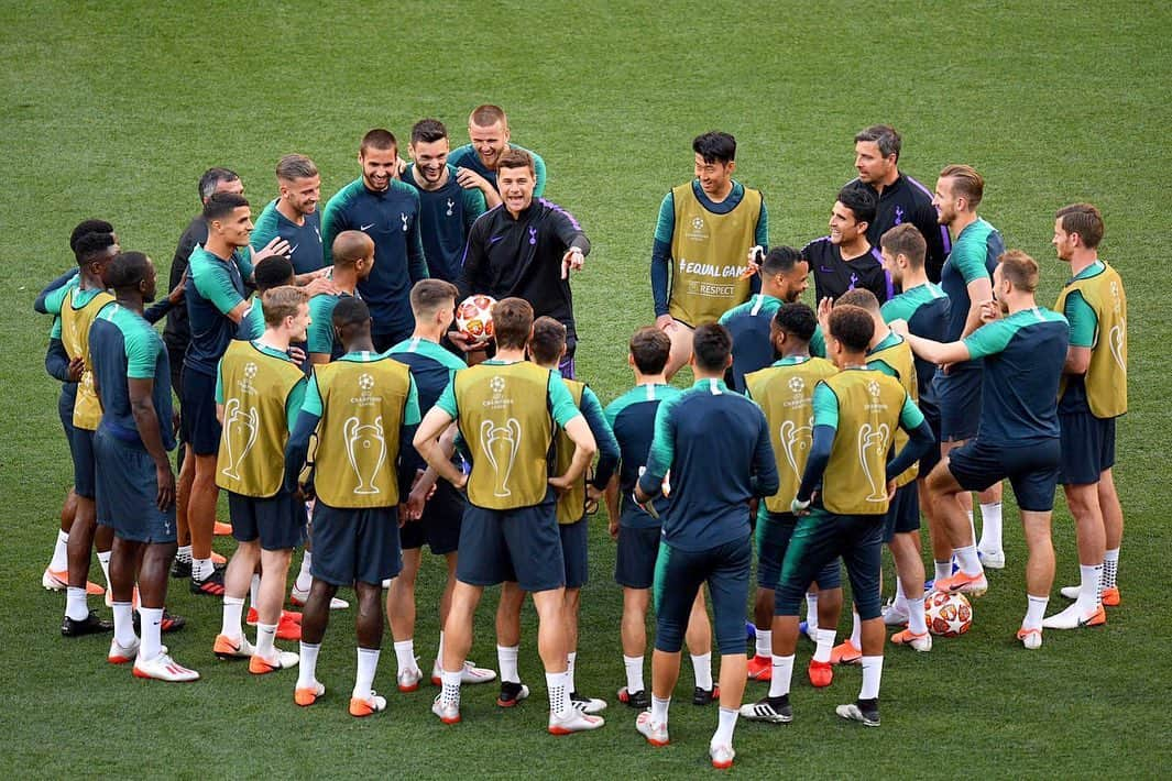 エリク・ラメラさんのインスタグラム写真 - (エリク・ラメラInstagram)「Ready for tomorrow , let’s go! 💪💪 Todo listo para mañana , vamos !💪💪 #coys #championsleaguefinal」6月1日 5時24分 - eriklamela