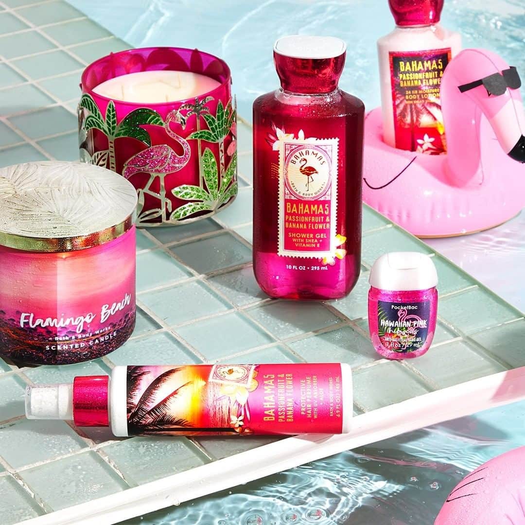 Bath & Body Worksさんのインスタグラム写真 - (Bath & Body WorksInstagram)「Let's flamingle 💕 Tag your pool day besties in the comments! 👇」6月1日 4時00分 - bathandbodyworks