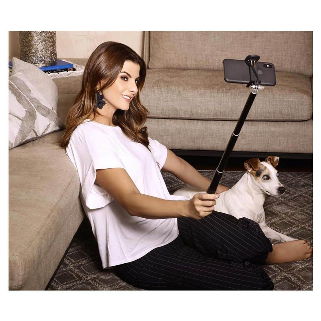 Carolina Cruz Osorioさんのインスタグラム写真 - (Carolina Cruz OsorioInstagram)「• Los que me conocen, saben que me encantan las selfies, por eso, no me puede faltar mi Selfie Stick de @kalleyhogar el cual será por siempre mi aliado perfecto 💙💙 #ConKalleyTodoFuncionaMejor」6月1日 4時06分 - carolinacruzosorio