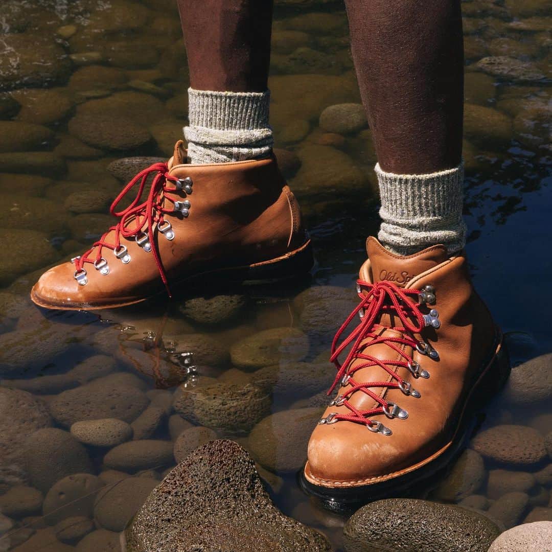 HYPEBEASTさんのインスタグラム写真 - (HYPEBEASTInstagram)「@oldspice has launched its first ever hiking boot alongside one of the originators of the workwear shoe @dannerboots. The collaboration, which celebrates the grooming brand’s new Fresher Collection, comes out of a shared sense of adventure. The boots are currently available on Danner’s website www.danner.com. 100% of proceeds will be donated to the Trail Keepers of Oregon to fund the trail restoration efforts in Oregon.」6月1日 4時08分 - hypebeast
