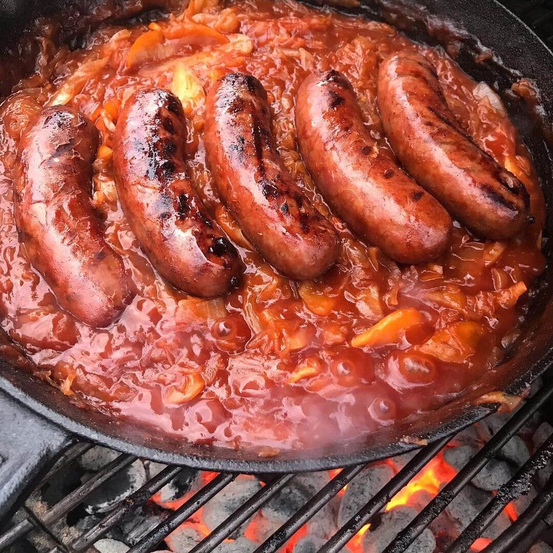 ジョンソンヴィルのインスタグラム：「We love a good #bratshot... but guys & gals👉🏼 the flavor profile on this dish is MOUTH. WATERING. 🤤 😋 We're talking #onions #apples #kraut AND #secretstadiumsauce?! @grill_hop_anonymous our hats off to you on this tasty creation. 👏 👏 👏 It’s hard to beat a johnsonville #bratshot with onions, apples, kraut, and secret stadium sauce. Right titletowngriller knows what I’m talking about. Who else!!?? #webergrills #grillon #manmeatbbq #tony_and_maribel #rublife #bbq #ohyeah #grillhopanonymous via @grill_hop_anonymous」