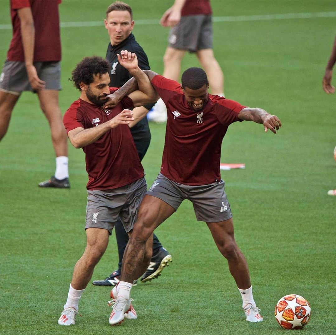 ジョルジニオ・ワイナルドゥムさんのインスタグラム写真 - (ジョルジニオ・ワイナルドゥムInstagram)「Just ONE more day! 🏆🙌🏾 Are you ready?! 🔴💪🏾 #UCLFinal #YNWA」6月1日 4時17分 - gwijnaldum