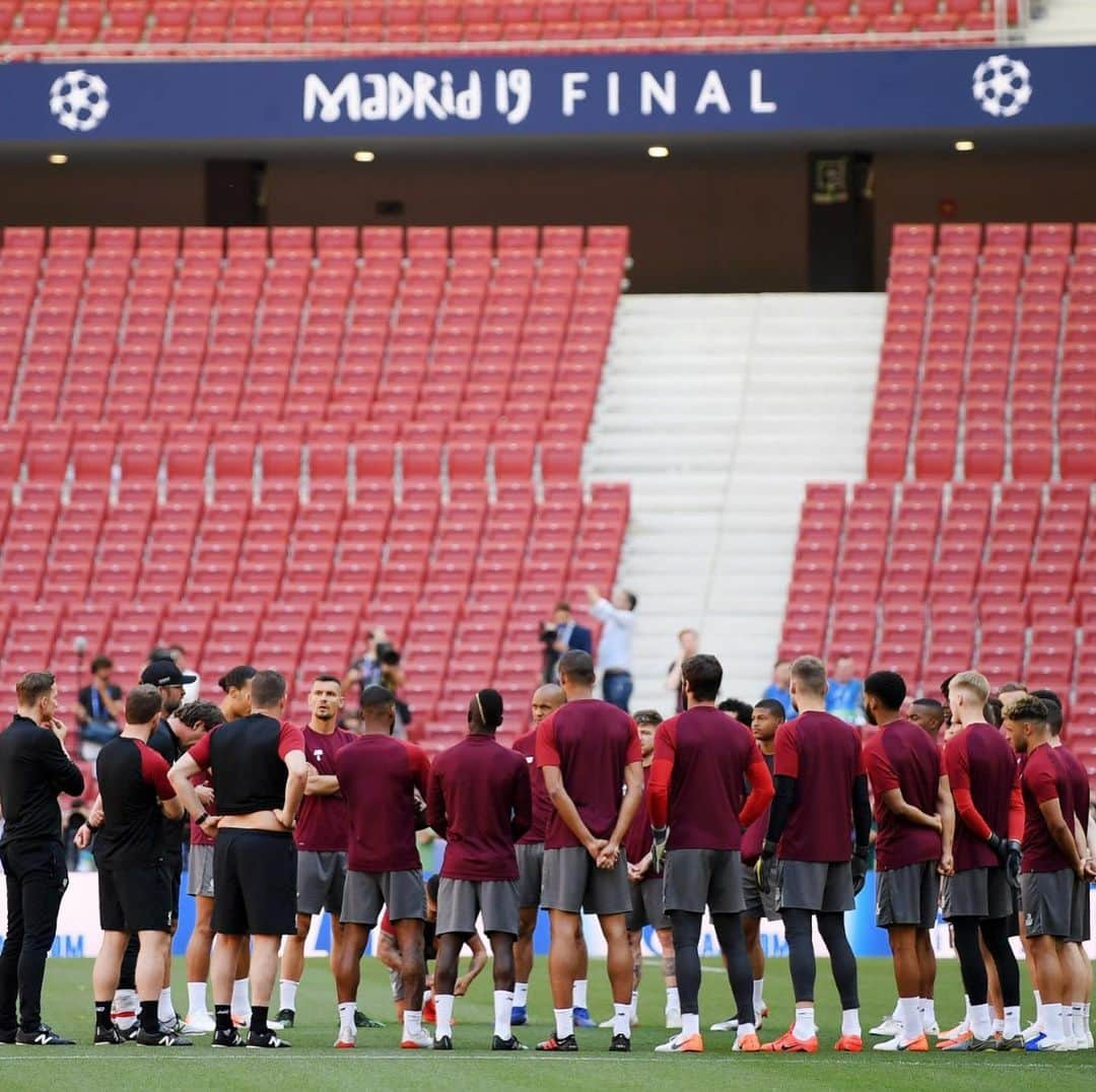 ジョルジニオ・ワイナルドゥムさんのインスタグラム写真 - (ジョルジニオ・ワイナルドゥムInstagram)「Just ONE more day! 🏆🙌🏾 Are you ready?! 🔴💪🏾 #UCLFinal #YNWA」6月1日 4時17分 - gwijnaldum