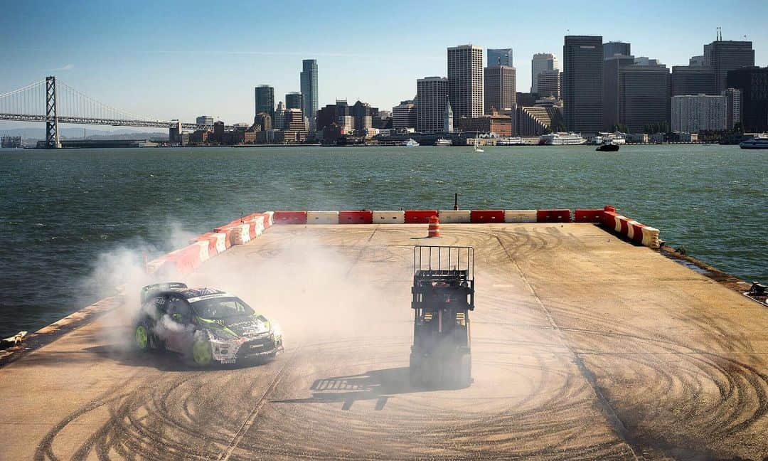 ケン・ブロックさんのインスタグラム写真 - (ケン・ブロックInstagram)「Did I almost drown doing this segment in the SF bay in Gymkhana FIVE?? Maybe. Find out by hitting the link in my bio to learn if I did or did not almost go over the edge of this barge. #butdidyoudie #almost #GymkhanaFIVE #SanFrancisco #FordFiesta」6月1日 4時17分 - kblock43