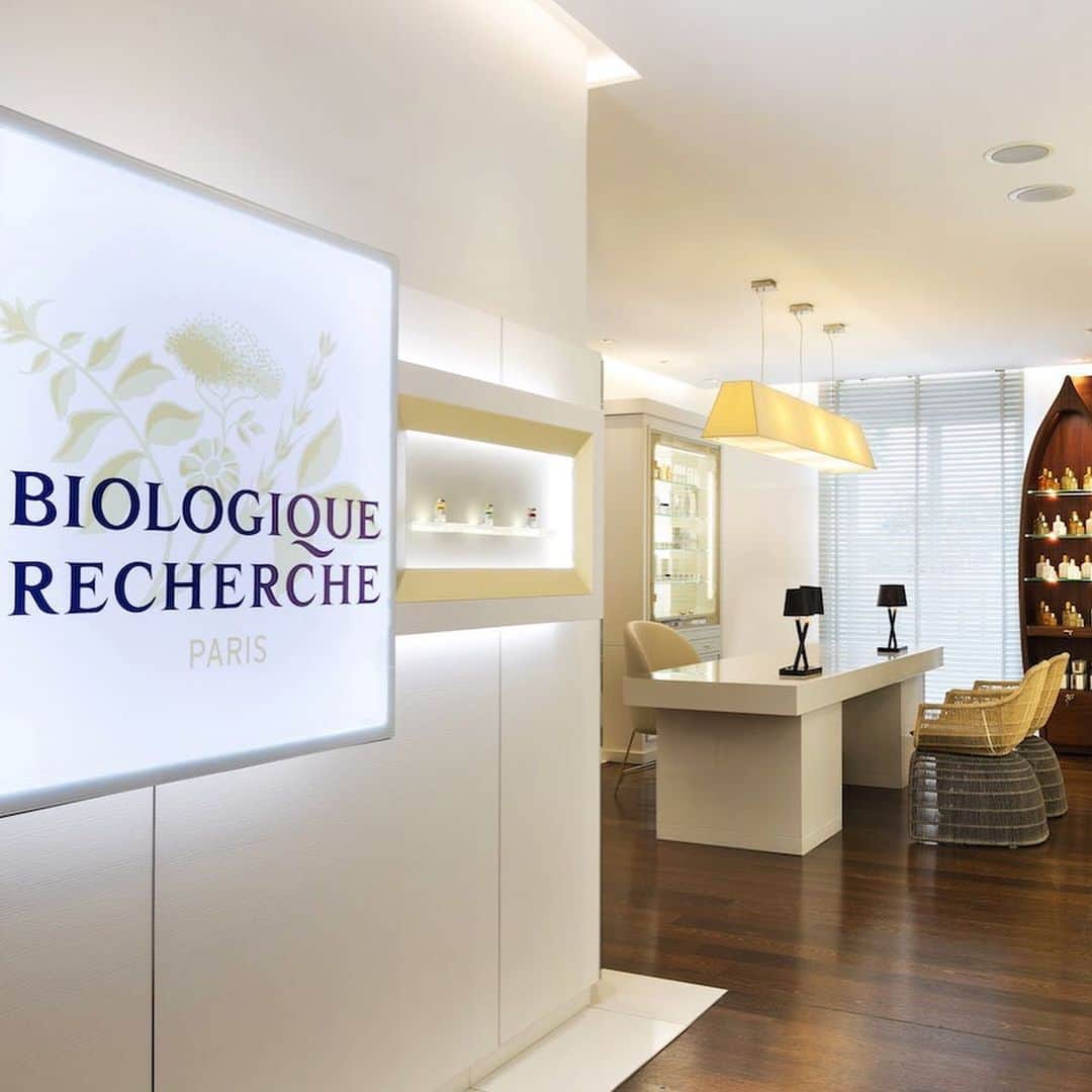 Biologique Recherche USAさんのインスタグラム写真 - (Biologique Recherche USAInstagram)「This season, treat yourself to the Biologique Recherche glow at our stunning partner the @hotelbarrierelemajestic in Cannes. Indulge in a relaxing moment at the Diane Spa and experience our tailor-made clinical approach to skincare for a personalized treatment adapted to your Skin Instant. Ideally located on the Croisette and in front of the beach, the hotel will allow you to take a swim in the pool and walk in the steps of the celebrities recently spotted at the @festivaldecannes. The perfect combination for a glowing Summer! • • • #biologiquerecherche #passion #expert #beauty #skin #skincare #glow #glowing #glowingskin #glowingsummer #summer #escape #france #cannes #frenchriviera #hotelbarrierelemajestic #followyourskininstant #buildingbetterskin #skininstant #spadianebarriere #getaway #lemajesticcannes #groupebarriere #cannesfilmfestival #treatyourself」6月1日 4時28分 - biologique_recherche_usa