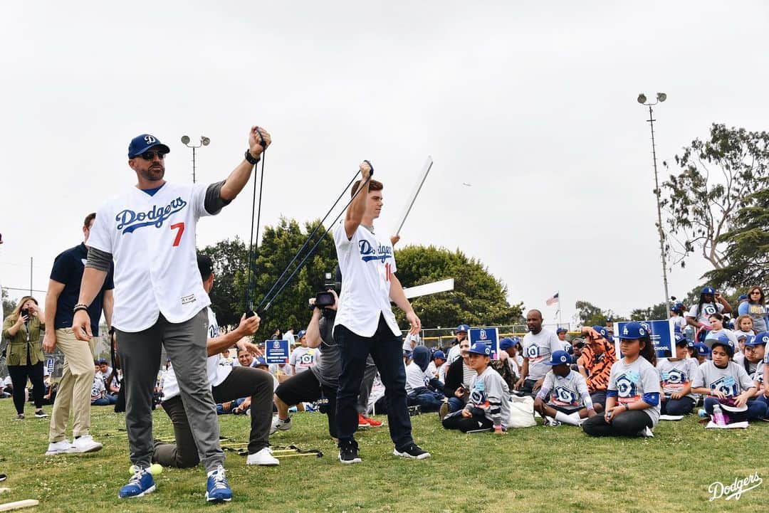 Los Angeles Dodgersさんのインスタグラム写真 - (Los Angeles DodgersInstagram)「500 elementary students from Inglewood are at @dodgersfoundation’s STEM Field Day, where they are participating in activities learning about math and science and how they apply to baseball.」6月1日 4時25分 - dodgers