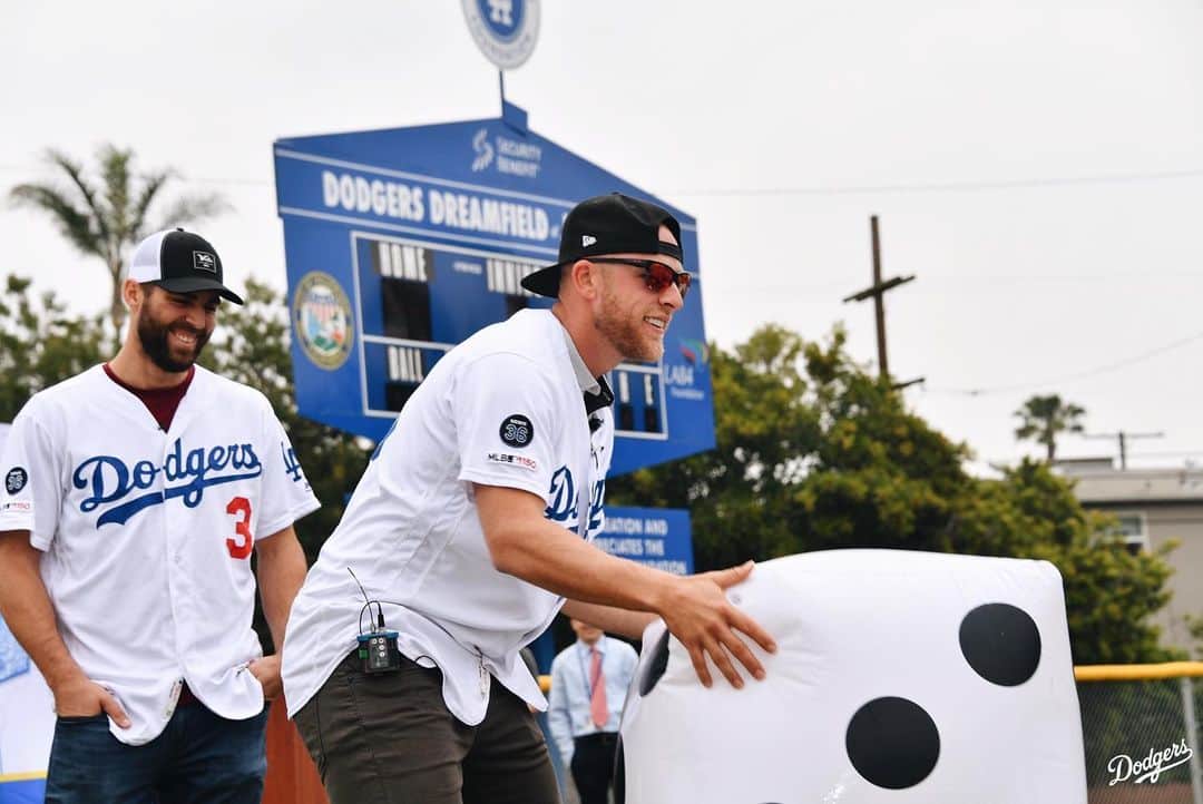 Los Angeles Dodgersさんのインスタグラム写真 - (Los Angeles DodgersInstagram)「500 elementary students from Inglewood are at @dodgersfoundation’s STEM Field Day, where they are participating in activities learning about math and science and how they apply to baseball.」6月1日 4時25分 - dodgers