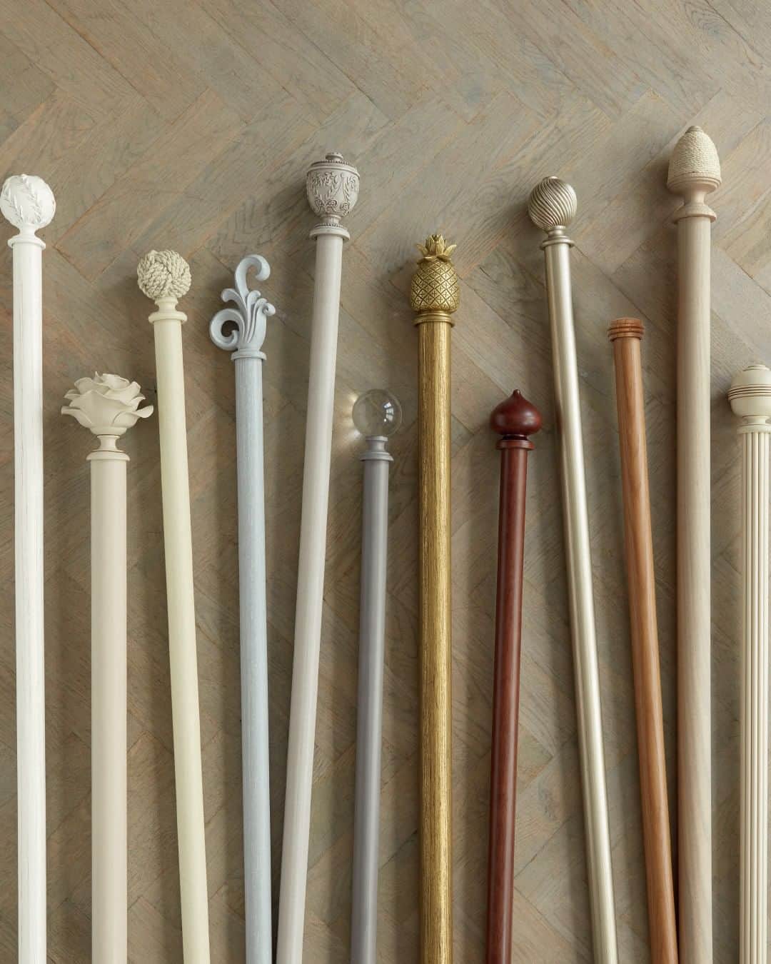 ローラアシュレイのインスタグラム：「Creating the perfect window design doesn't end with the curtains. Laura Ashley offer made to measure curtain poles in a variety of finishes, all hand finished in the UK, so you can hang your curtains in style」