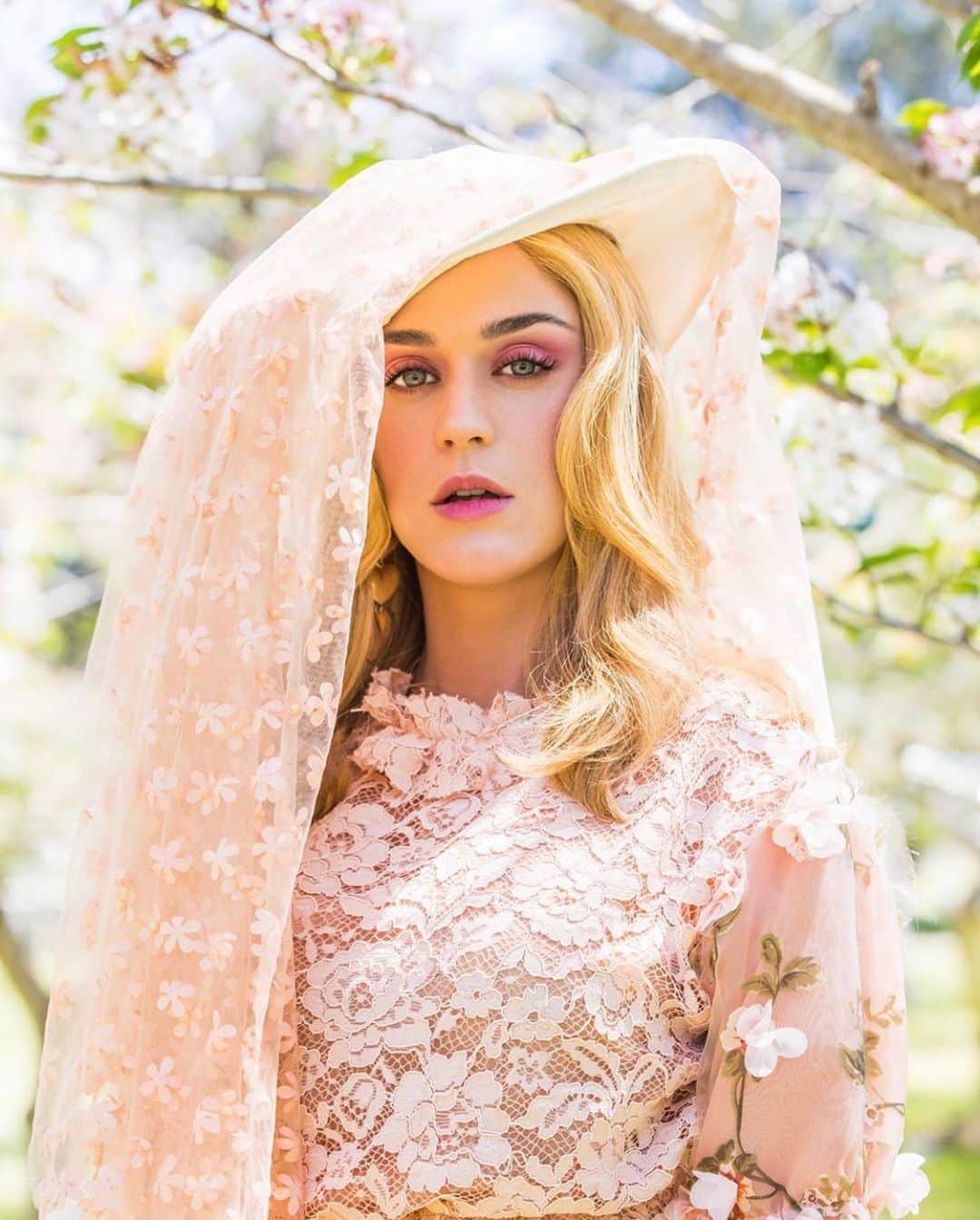 ASCAPさんのインスタグラム写真 - (ASCAPInstagram)「Turn up the volume & blast @katyperry’s #NeverReallyOver, produced by fellow #ASCAP member @zedd & co-written with @michellebuzz 🌸 Link in bio」6月1日 4時39分 - ascap
