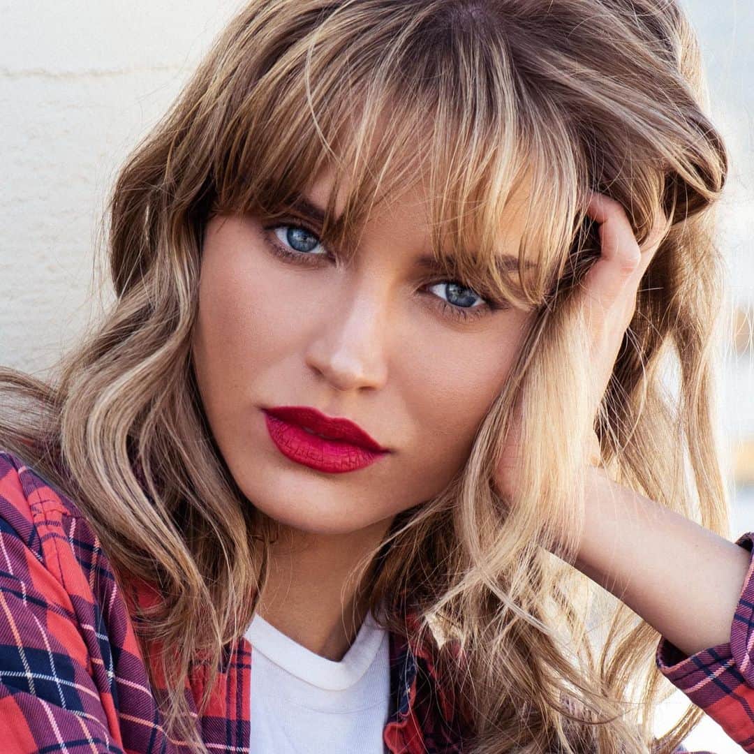 タニヤ・ミティアッシーナのインスタグラム：「😛my usual stare by the most amazing @annagunselman 😍😍😍」