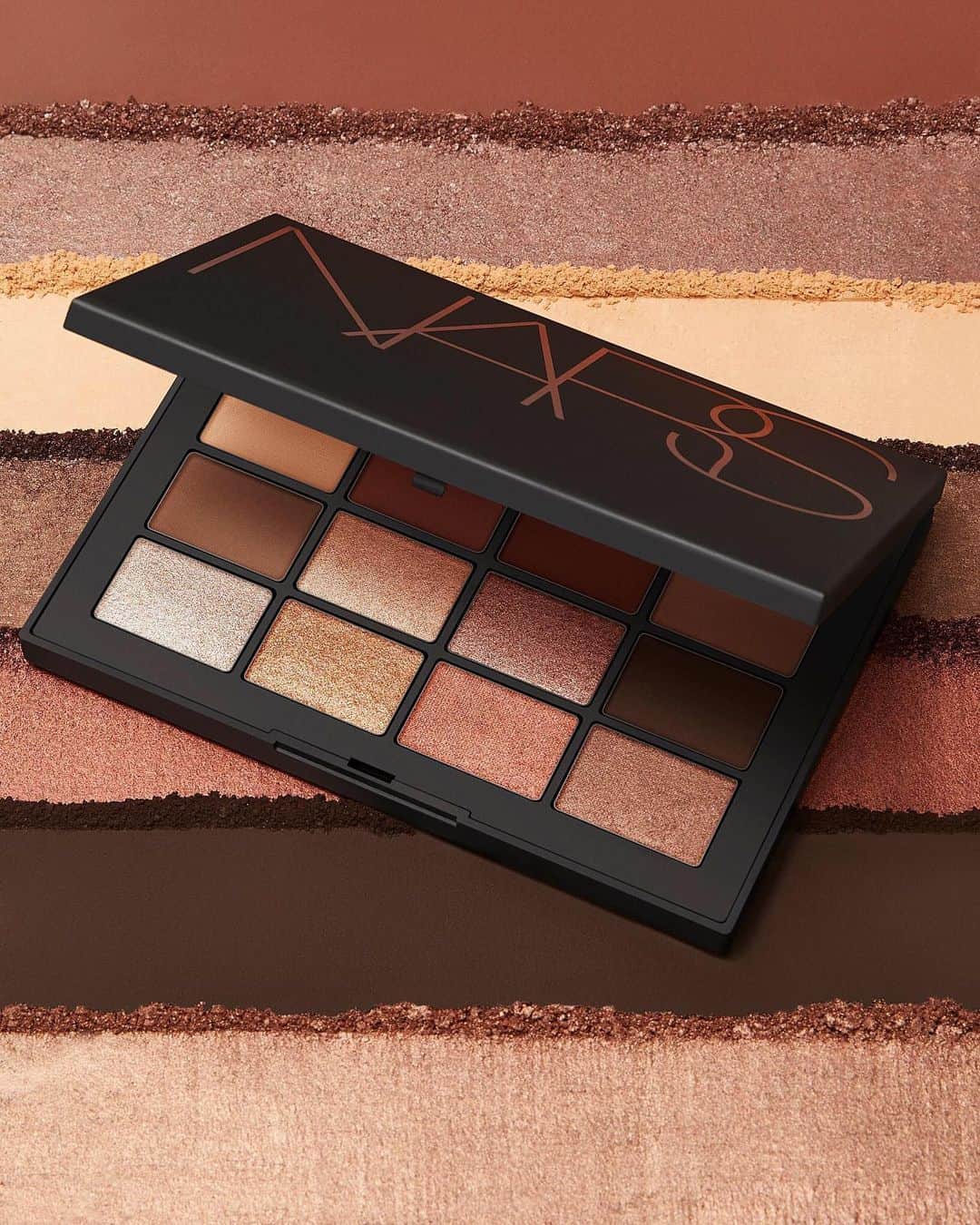 NARSさんのインスタグラム写真 - (NARSInstagram)「One palette. Endless looks. All you need. Skin Deep Eye Palette—the ultimate collection of nudes created for all skin tones.」6月1日 5時01分 - narsissist