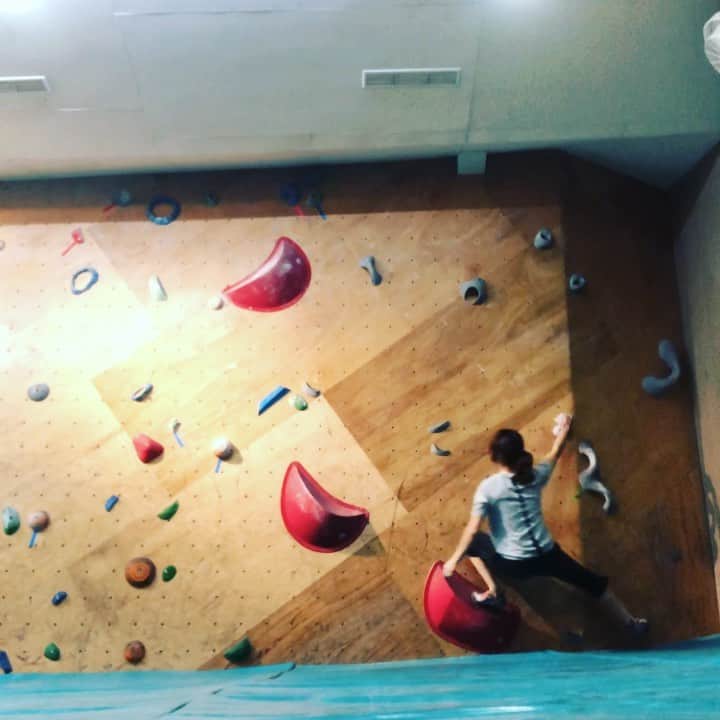 ホン・イン・リーのインスタグラム：「感覺岩館整體難度有提升，表示大家都進步了🥳 #抱石 #taiwanclimbing #bouldering」