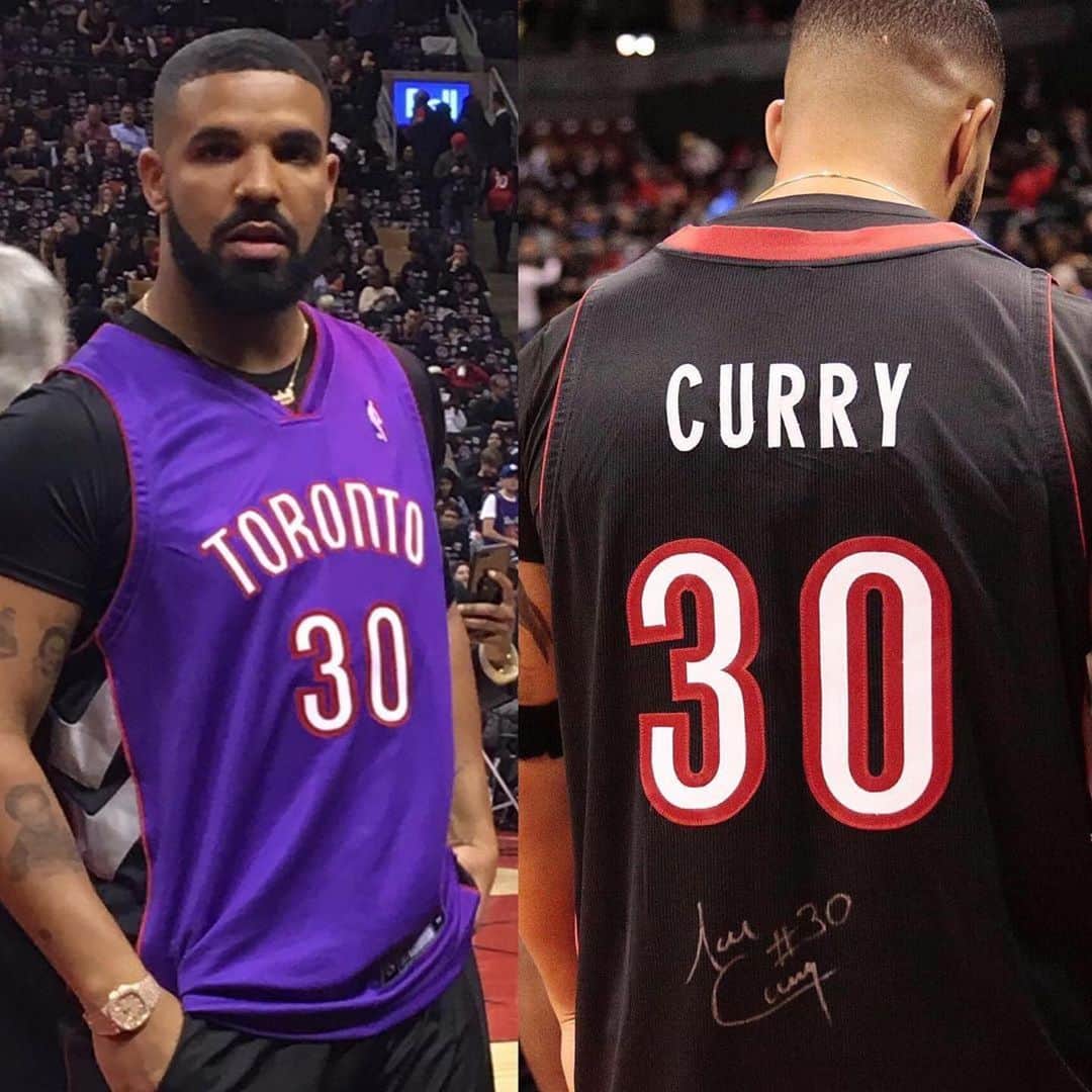 Foot Lockerさんのインスタグラム写真 - (Foot LockerInstagram)「Drake wearing Steph Curry’s dad #Raptors jersey last night! Raptors up 1-0 - Tag someone you know as PETTY as @champagnepapi 🤣🤣🤣」5月31日 20時25分 - footlocker
