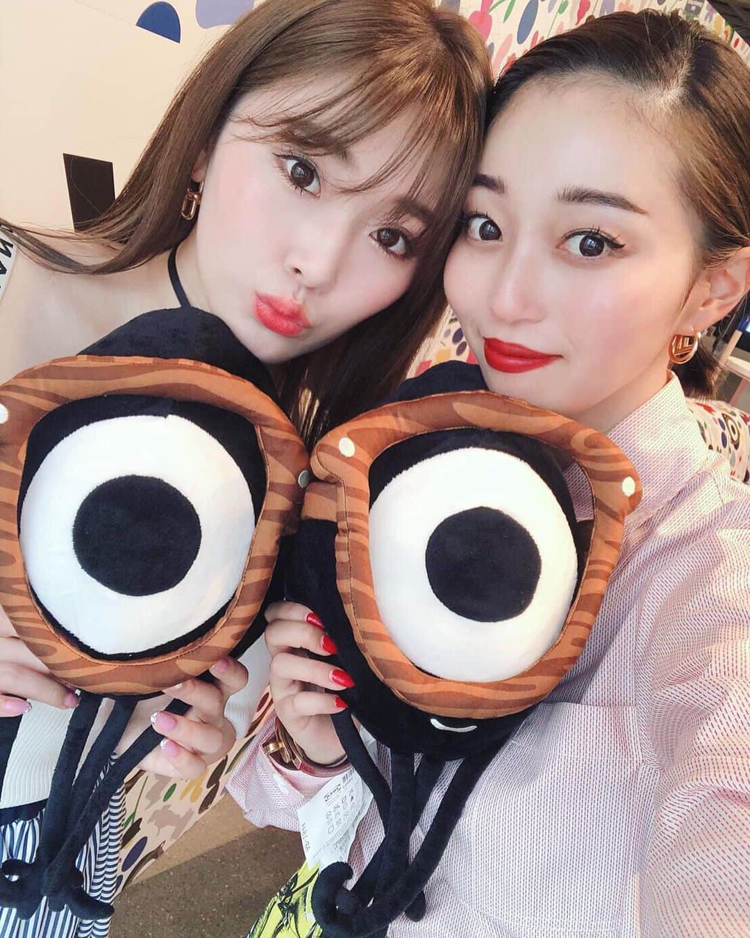 藤川沙弥のインスタグラム：「IKEA×Darcel Disappointsとの﻿ コラボレーションした限定コレクション﻿ 「FÖRNYAD/フォルンヤド」の﻿ 新作発表会へ👾🧡﻿ ﻿ ＂Darcel Disappoints＂はNYで﻿ 大人気のキャラクター🗽🇺🇸﻿ ﻿ 実際にデザイナーのCraig Redman氏から﻿ 直接、キャラクターが生まれたエピソードや﻿ 10年のプロセスが聞けて愛着が湧きました😽﻿ ﻿ 5月30日から発売されてるよ☝🏻🆕﻿ ﻿ ﻿ #イケア#IKEADarcel﻿ #FORNYAD#PR #셀카#셀피#셀스타그램」