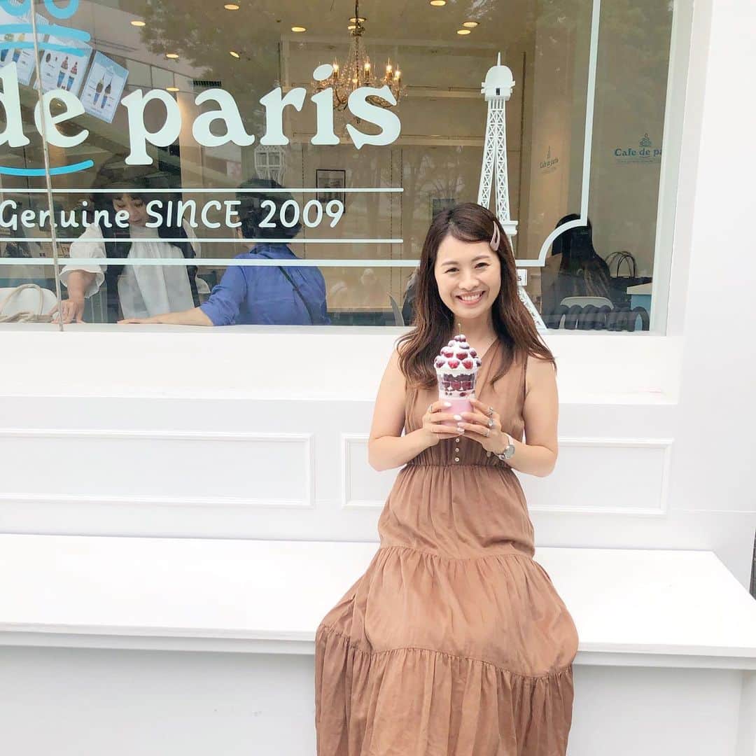 manamisotayutaさんのインスタグラム写真 - (manamisotayutaInstagram)「#六本木カフェ 🍒🍇☕️ @cafedeparis_japan  が六本木ヒルズに移転&再オープンしたから行ってきたよー💗 （ellecafe があった場所❤︎） 前回は苺🍓だったけど、今回はチェリー🍒、ぶどう🍇、マンゴー🥭、パイナップル🍍、チョコ🍫、種類もたくさんあったよ💗  かわいすぎる見た目❤︎ 味も最高ーっっ😋 フルーツたくさんだから意外とさっぱり✨  9/1までの限定オープン✨ また行きたいー💗  韓国の本店でチェリー🍒食べたことあって💗  久しぶりに食べたけどほんと美味しかったなぁ❤️❤️ ＊ ＊  #cafedeparis #カフェドパリ  #カフェドパリ六本木 #青ぶどうボンボン 🍇 #チェリーボンボン 🍒 #マンゴーボンボン 🥭 #カフェドパリ#cafedeparis  #cafe #カフェ#カフェ部  #カフェ巡り#gw_mag #韓国カフェ #photogenic#オシャレカフェ巡り  #instagood #インスタ探検隊 #4yuuu #オシャレカフェ#フォトジェニック #カフェ好きな人と繋がりたい  #リトリップ#retrip#retrip_cafe #写真好きな人と繋がりたい #genic_cafe #sucle」5月31日 20時30分 - manamisotayuta