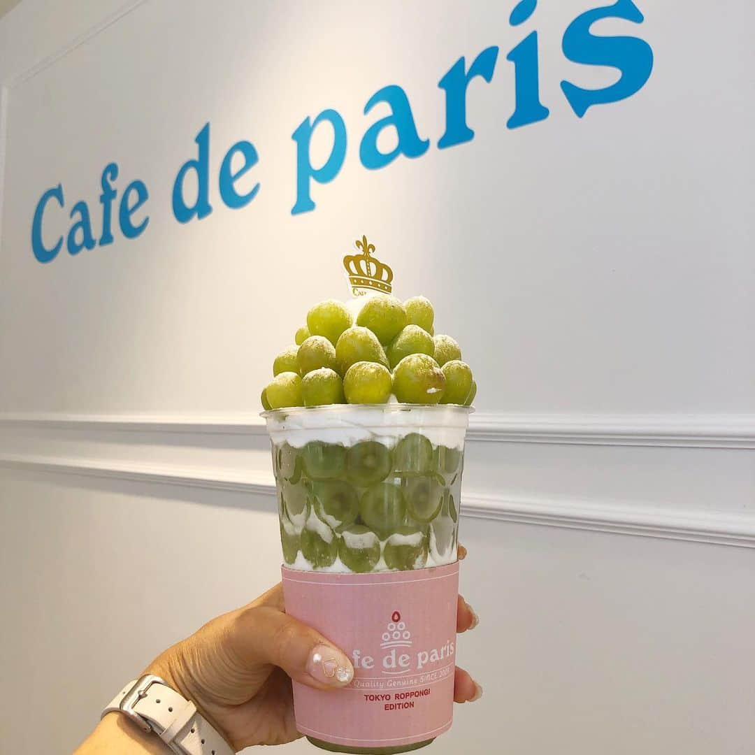manamisotayutaさんのインスタグラム写真 - (manamisotayutaInstagram)「#六本木カフェ 🍒🍇☕️ @cafedeparis_japan  が六本木ヒルズに移転&再オープンしたから行ってきたよー💗 （ellecafe があった場所❤︎） 前回は苺🍓だったけど、今回はチェリー🍒、ぶどう🍇、マンゴー🥭、パイナップル🍍、チョコ🍫、種類もたくさんあったよ💗  かわいすぎる見た目❤︎ 味も最高ーっっ😋 フルーツたくさんだから意外とさっぱり✨  9/1までの限定オープン✨ また行きたいー💗  韓国の本店でチェリー🍒食べたことあって💗  久しぶりに食べたけどほんと美味しかったなぁ❤️❤️ ＊ ＊  #cafedeparis #カフェドパリ  #カフェドパリ六本木 #青ぶどうボンボン 🍇 #チェリーボンボン 🍒 #マンゴーボンボン 🥭 #カフェドパリ#cafedeparis  #cafe #カフェ#カフェ部  #カフェ巡り#gw_mag #韓国カフェ #photogenic#オシャレカフェ巡り  #instagood #インスタ探検隊 #4yuuu #オシャレカフェ#フォトジェニック #カフェ好きな人と繋がりたい  #リトリップ#retrip#retrip_cafe #写真好きな人と繋がりたい #genic_cafe #sucle」5月31日 20時30分 - manamisotayuta