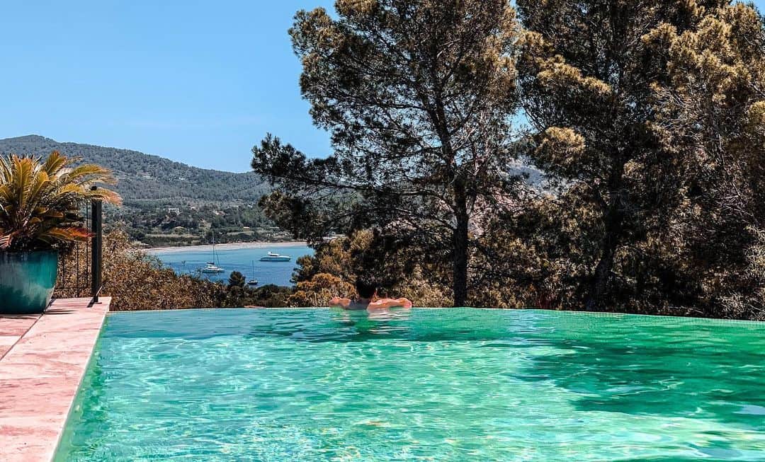 イバイ・ゴメスのインスタグラム：「🔋 ¿Cuál es vuestro lugar favorito de vacaciones?」