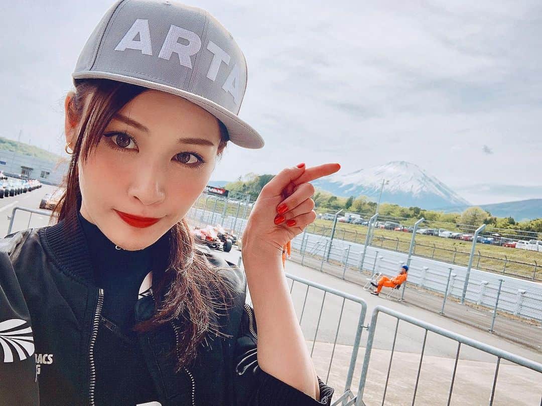横町ももこさんのインスタグラム写真 - (横町ももこInstagram)「💖 . ５月終わりだねー💦 . 週末はこちらへ🗻🎶 . #weekend#華金#今週もお疲れ様 #tgif #mtfuji#fuji#fujispeedway#富士スピードウェイ#japan#goodview #rq#racequeen#motorsports#japanesegirl#japanesemodel#横町ももこ」5月31日 20時54分 - momochadayo