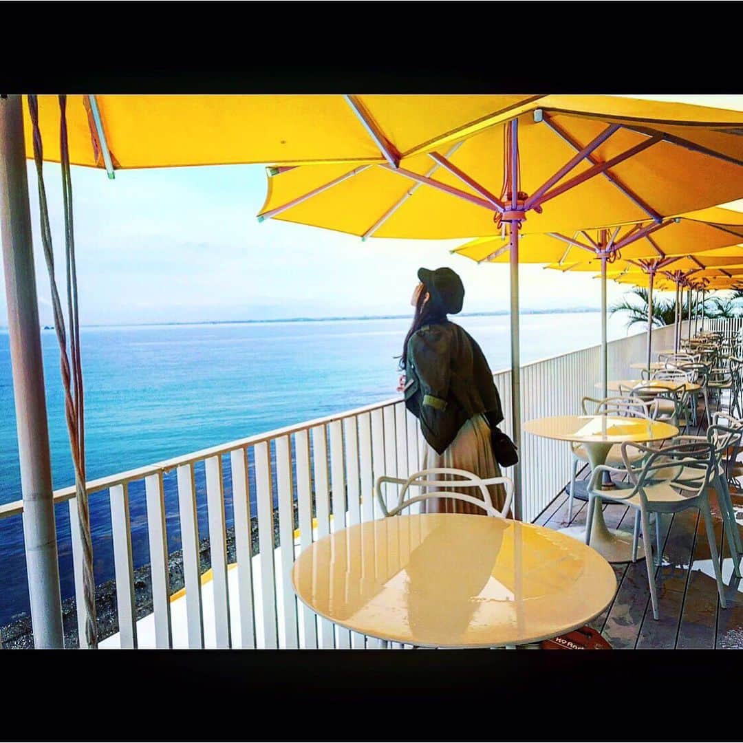 さきえさんのインスタグラム写真 - (さきえInstagram)「シーズンお先に。 . . @hellokitty  @hellokittysmile.awaji . . . #淡路島 #sea #seaside #ocean #oceanview #cafe #bbq #夕陽百選 #miele #クラフトサーカス #terrace #photography #photo #まだまだ閑散期ね。#道なりにサクサクとはしご。#海 #キティーちゃん #hellokittysmile #locations #wooddeck #ほんと周りに何もなさすぎてビックリ#sothanks」5月31日 20時49分 - sakie110