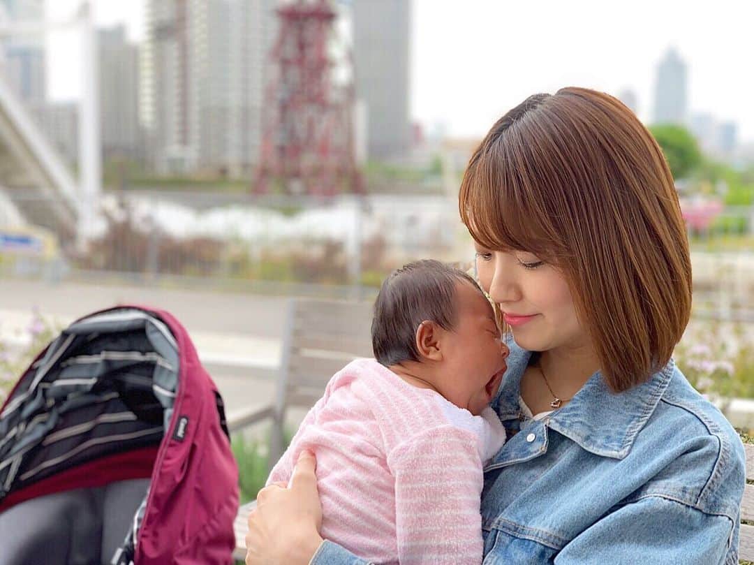 村瀬葵のインスタグラム：「・ あっとゆう間に娘が産まれてから2ヶ月🤱 分からない事だらけで 色んな感情がぐるぐるして バタバタ過ごしてました😌💓 ・ 少しずつ育児にも慣れて来て 無事に2ヶ月を迎えられて一安心💓 これからもスクスク育って欲しいな😘 3ヶ月目も頑張ろう〜！ ・ #女の子 #女の子ママ  #女の子べビー #子育て #育児 #癒し #家族 #成長記録 #赤ちゃん #こども #0歳 #乳児 #2ヶ月 #生後2ヶ月 #0327 #baby #girl #love #happy #family #mama」